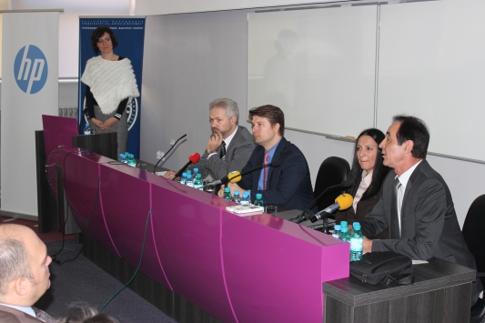  /> </div>
<div> </div>
<div align=